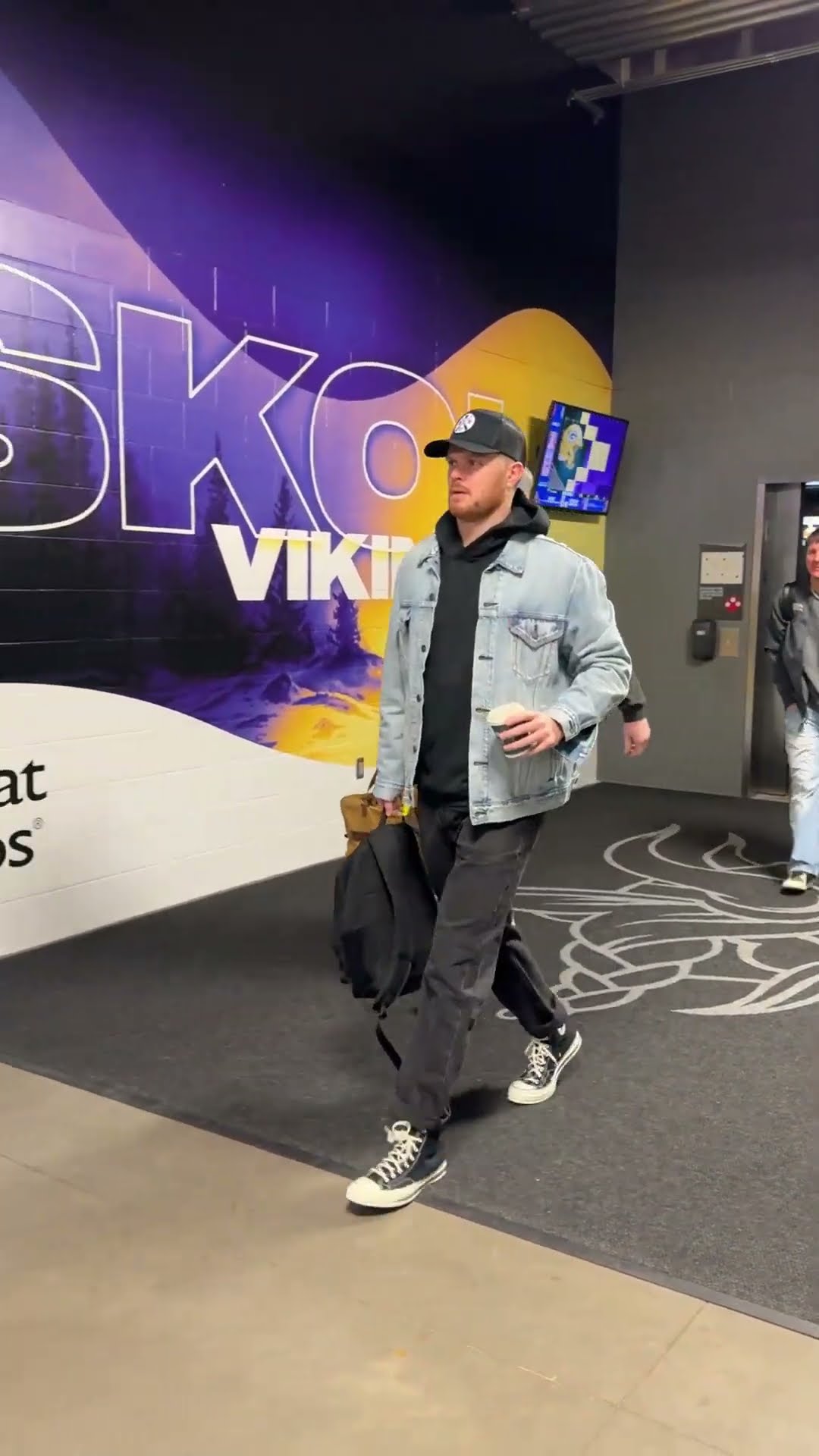 Sam Darnold has arrived at U.S. Bank Stadium ?